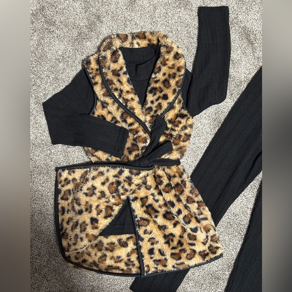 Girls Faux Fur Leopard Vest and Black Ribbed Top Leggings 3 Pc. Set / Size 7 - Picture 7 of 8